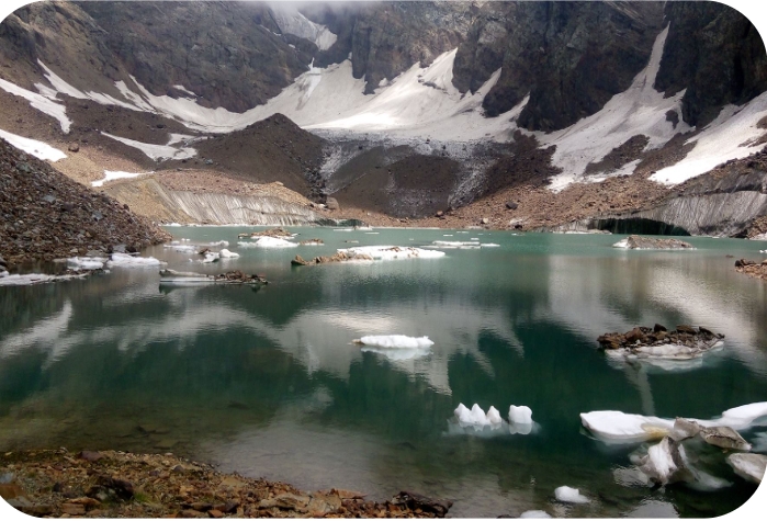 Sach pass lake